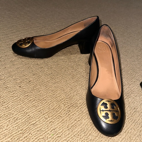 Tory Burch Chelsea Block-Heel Pumps - Picture 10 of 12